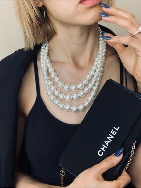 Brand New 3 layers pearls necklace